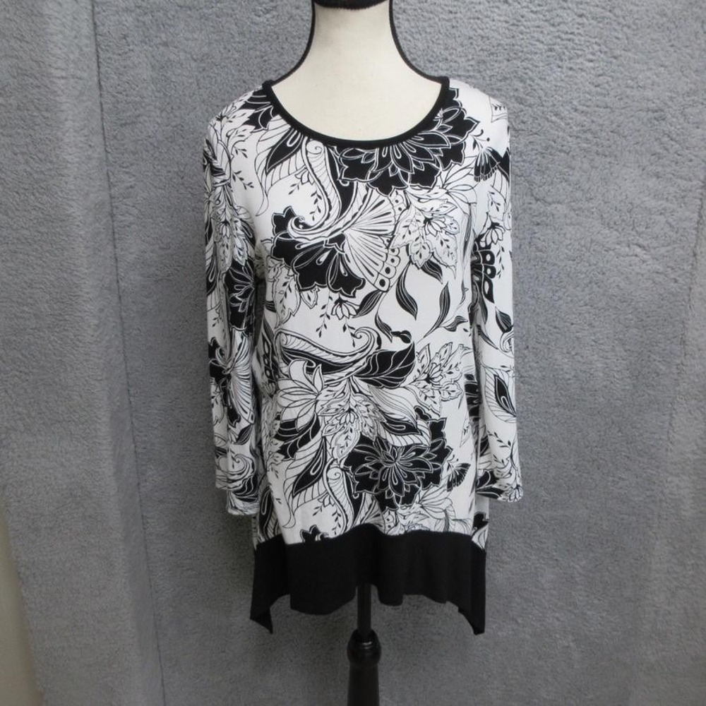 Chicos Floral Shirt Womens Small Black White Tunic Sharkbite Hem Top Rayon